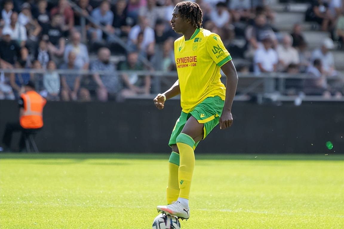 17岁法甲天才中卫横空出世，巴萨对他情有独钟，6大豪强展开疯抢